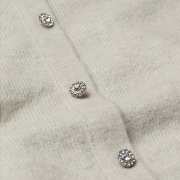 H & M soft, crop knit sweater,‎ boat neck with decorative buttons on front XS - Picture 2 of 13